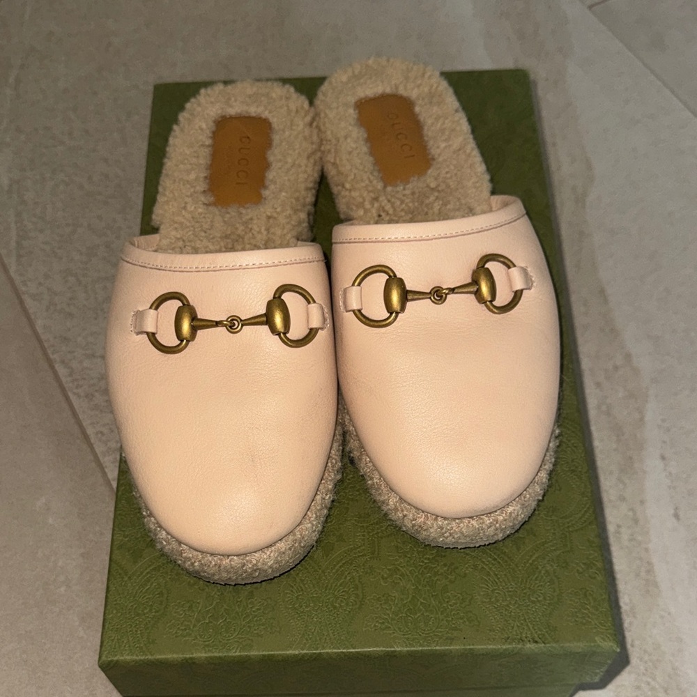 ✨✨Gucci size 7 slip in mules- offers welcomed!!!!✨✨